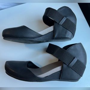 Women’s Black Nicole Wedge Heel with Elastic Band